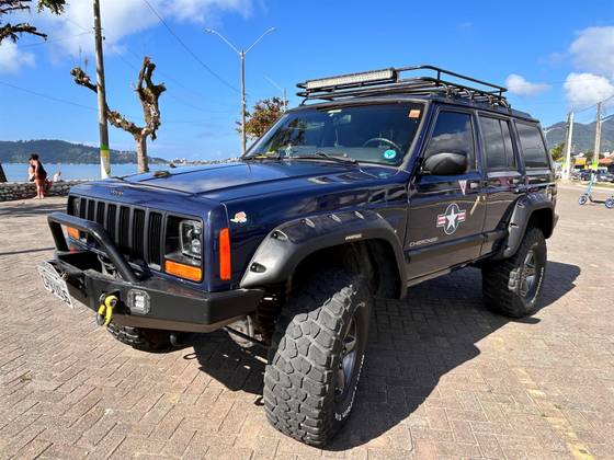 JEEP CHEROKEE 4.0 SPORT 4X4 6I 12V GASOLINA 4P AUTOMÁTICO